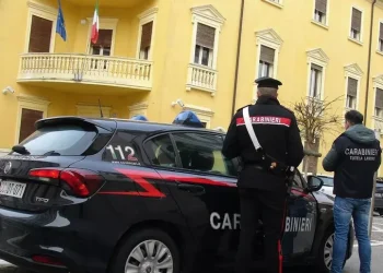 Telecamere nascoste per controllare i dipendenti, nei guai titolare di un bar
