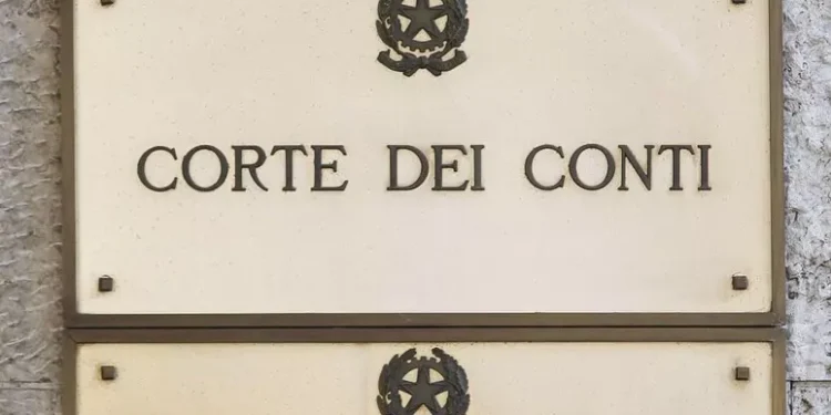 Corte dei conti, oggetti lusso e viaggi pagati con fondi per migranti
