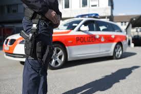 Svizzera, uomo accoltella 3 persone gridando “Allah Akbar”: arrestato