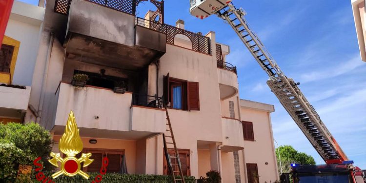 Li Punti, abitazione in fiamme: salvato il cane