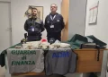Alghero, turista bloccata con 6 kg di sabbia, ciottoli e conchiglie