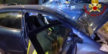Sassari, scontro tra auto e autobus: feriti cinque ragazzi