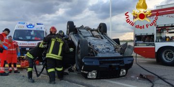 Scontro tra due auto al Poetto di Quartu: persona estratta dalle lamiere