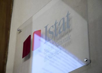 Rapporto annuale Istat, nel 2025 quasi 11 milioni di italiani a rischio povertà
