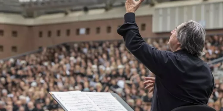 Cantare amantis est, Riccardo Muti dirige il coro d’Italia