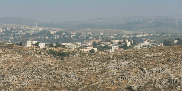 A Gerusalemme Est i palestinesi sono costretti ad abbattere le proprie case, per far posto a un parco a tema israeliano