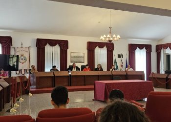 Stintino, al via l’esperimento del Consiglio Comunale dei Ragazzi: un percorso formativo per i cittadini di domani