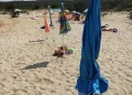 Turista tedesca muore per un malore in spiaggia a Golfo Aranci