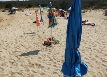 Turista tedesca muore per un malore in spiaggia a Golfo Aranci
