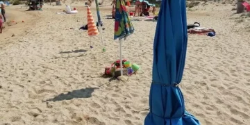 Turista tedesca muore per un malore in spiaggia a Golfo Aranci