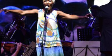 A Su Siccu apre il Teatro del Mare di Cagliari: il battesimo con Amii Stewart