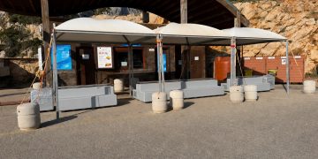 Capo Caccia, nuove panchine per l’attesa della Grotta di Nettuno