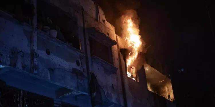 Al-Jazeera, ‘Raid Israele su condominio a Gaza City, 8 morti’