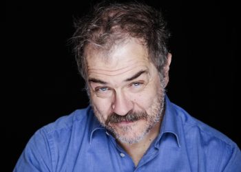 Andrea Pennacchi porta ad Alghero il ritorno di Odisseo tra mito, memoria e teatro
