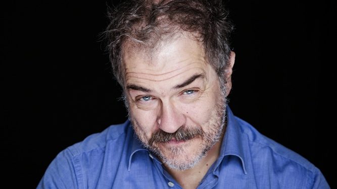 Andrea Pennacchi porta ad Alghero il ritorno di Odisseo tra mito, memoria e teatro