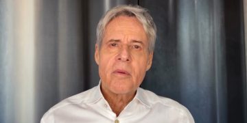 Claudio Baglioni posticipa il tour al 2027 per motivi di salute