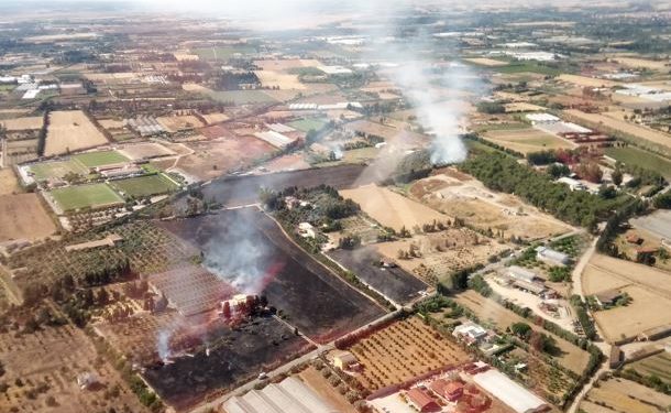Vasto incendio ad Assemini: presente l’elicottero del Corpo Forestale