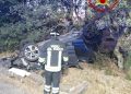 Gravissimo incidente a Macomer: tre giovani incastrati dentro l’auto ribaltata