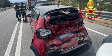 Olbia, scontro tra due auto e un mezzo pensate: un ferito