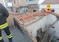 Paura a Nuoro, crolla tetto di una abitazione in centro