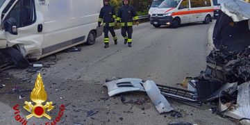 Portisco, scontro tra auto e furgone: 4 persone trasportate in ospedale