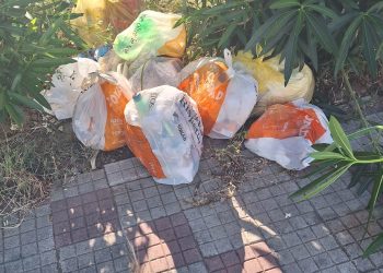 Discarica abusiva a Capoterra, cumuli di rifiuti abbandonati da giorni