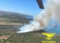 Fiamme a Stintino, sul posto l’elicottero del Corpo Forestale