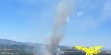 Vasto incendio a Thiesi, operativi due elicotteri della Forestale