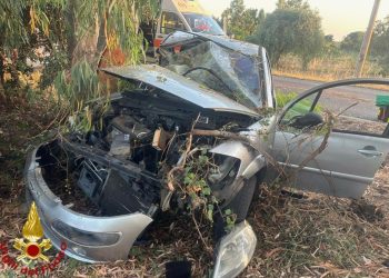 Sassari, esce di strada con l’auto: un uomo ferito gravemente