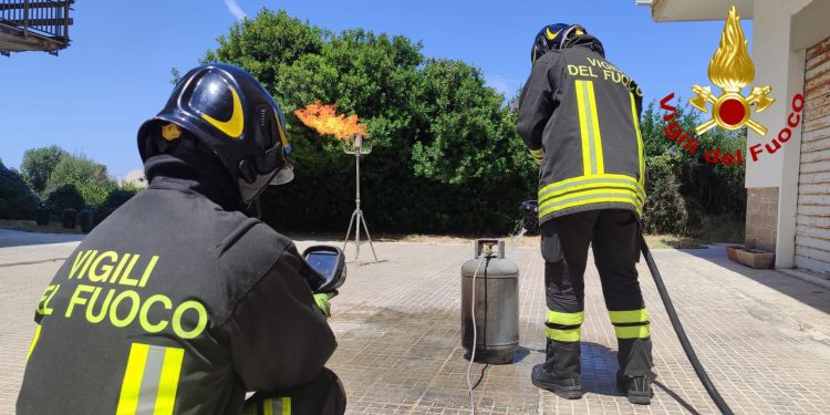 Paura a Sassari, incendio di alcune bombole in una palazzina