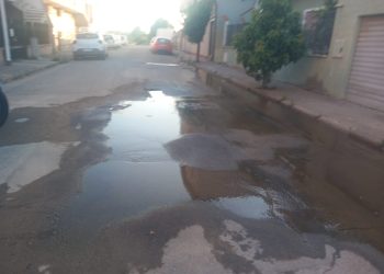 Assemini, perdita d’acqua in via Sonnino: “Va avanti così da oltre un mese”