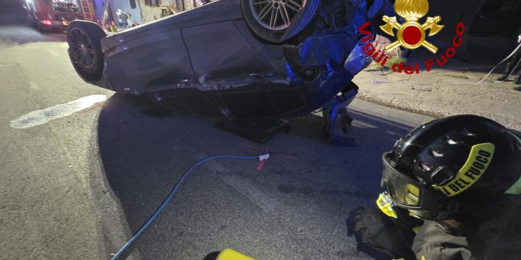 Porto Torres, perde il controllo dell’auto e si ribalta: un ferito