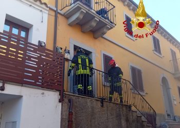 Paura ad Arzachena, in fiamme abitazione in centro