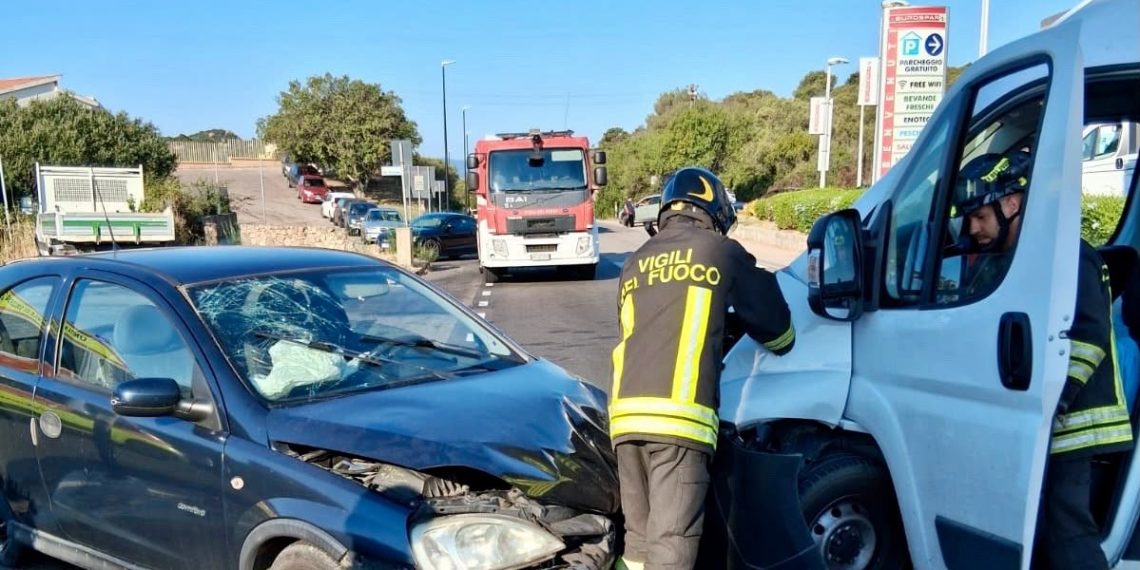 Frontale tra due auto ad Arzachena: estratto un uomo dalle lamiere