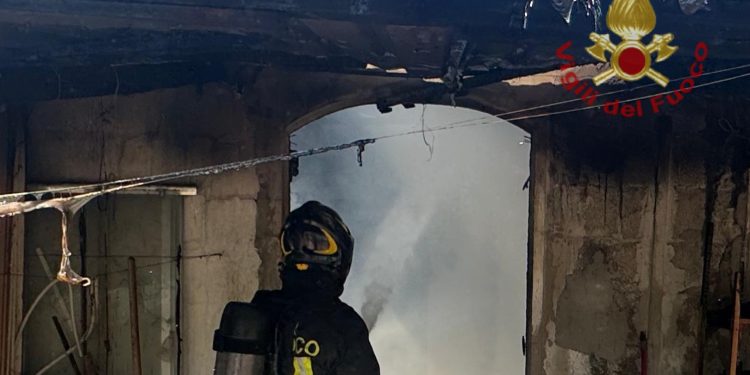 Paura a Quartu, abitazione in fiamme: intervento dei Vigili del Fuoco
