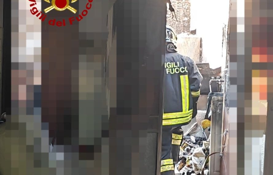 Paura a Palau, abitazione in fiamme: stabile inagibile