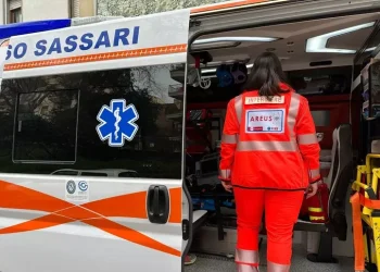 Frontale auto-camper su litoranea per Castelsardo, grave una donna