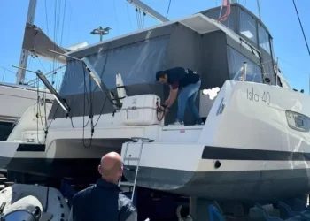 Contrabbando beni di lusso, sigilli a Olbia a catamarano da 600mila euro