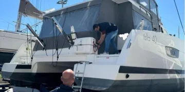 Contrabbando beni di lusso, sigilli a Olbia a catamarano da 600mila euro