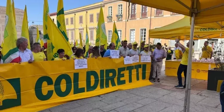 Blitz Coldiretti in Prefettura a Cagliari a difesa del made in Italy
