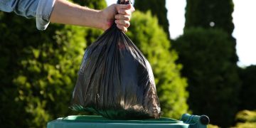 Rifiuti, la Regione aggiorna i criteri per i finanziamenti ambientali: più risorse ai comuni, sostegno all’economia circolare e contrasto al degrado