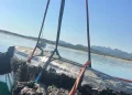 Trimarano in fiamme, recuperato il relitto sul fondale di Porto Liscia