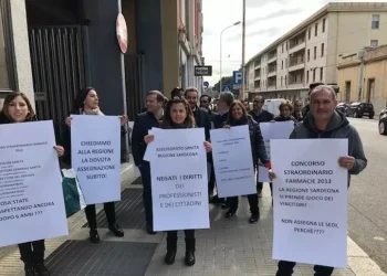 Farmacisti dipendenti in presidio davanti all’assessorato della Sanità