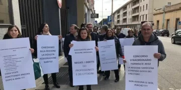 Farmacisti dipendenti in presidio davanti all’assessorato della Sanità