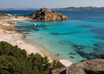 ‘Esercitazioni militari La Maddalena in piena stagione turistica, Difesa spieghi’