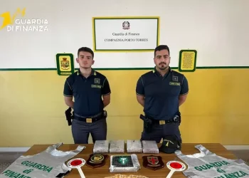 Sbarca dalla nave con 6 kg di cocaina, corriere arrestato a Porto Torres