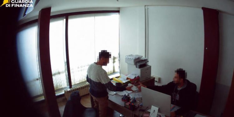 Scoperta maxi frode fiscale da 200 milioni in Lombardia, 8 arresti