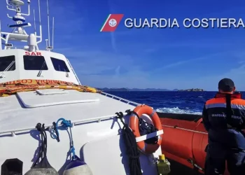 Turista 27enne muore per un malore fra gli scogli, trovato dopo due ore