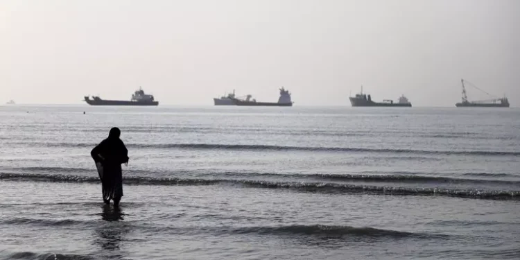 Iran chiude Hormuz, ‘raid di Israele in Libano violano accordo’