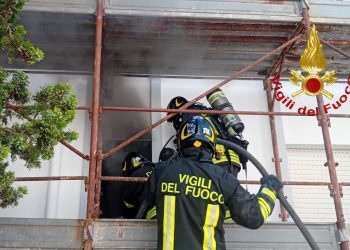 Abitazione in fiamme ad Alghero, intervento dei Vigili del Fuoco
